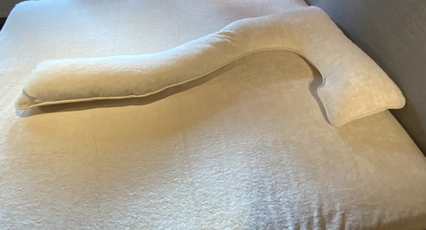 Seitenschläferkissen mit Tirolernaturschlaf Nestbezug